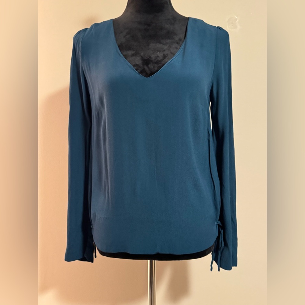 NWT GF Collection Dark Blue Deep V-Neck Tie Side Long Sleeve Blouse size XS